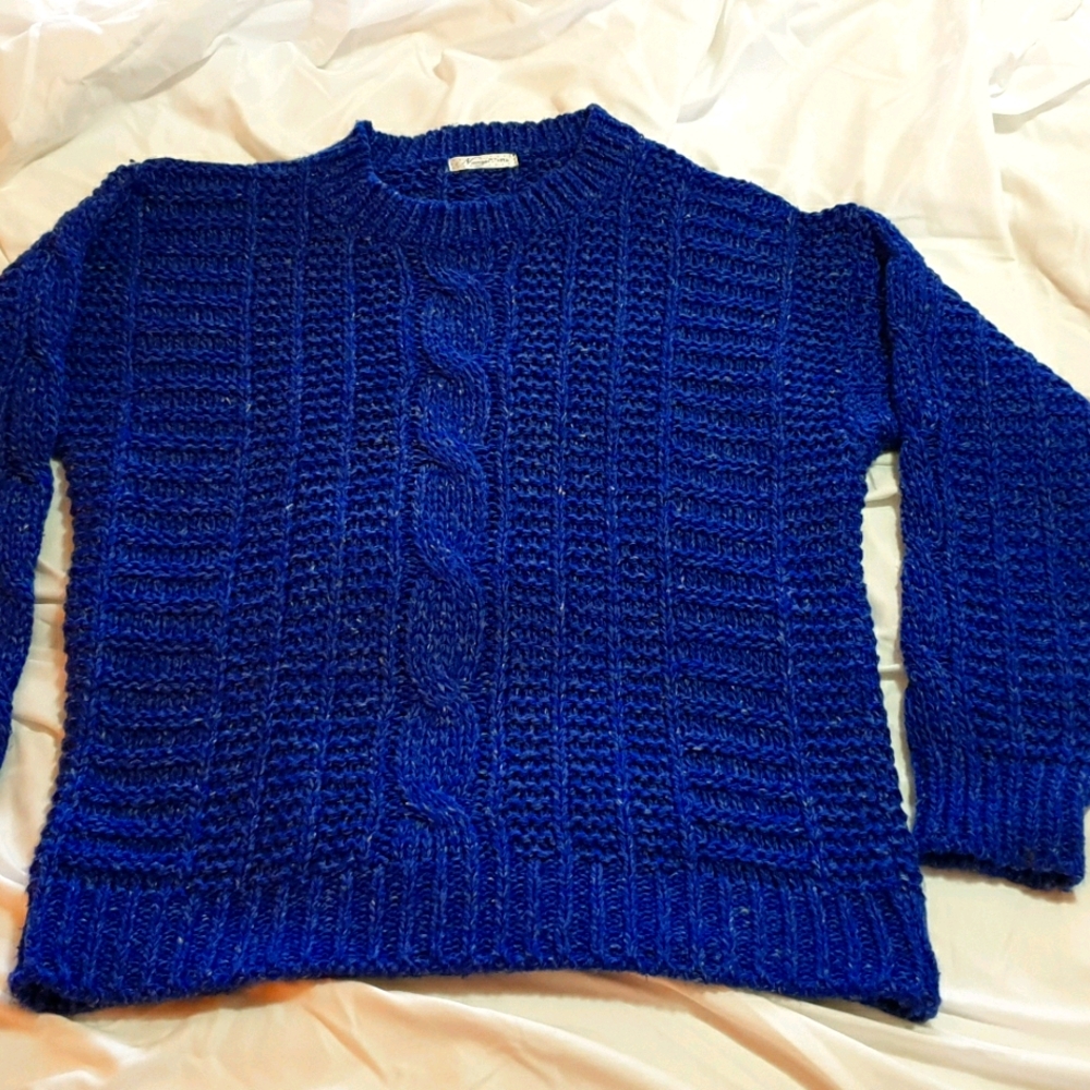 Sweater - Picture 1 of 2